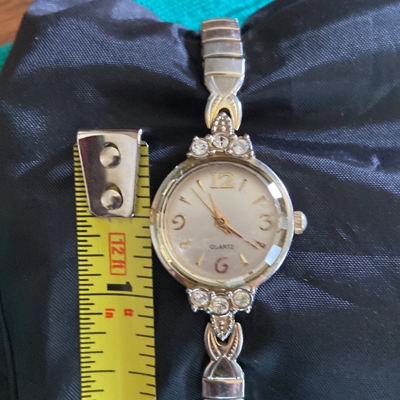 Timeless Women's Quartz Watch with Gold and Silver Accents - Picture 6 of 7